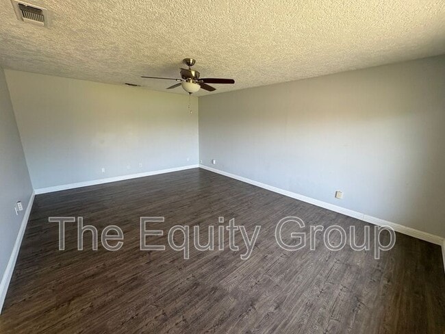 Building Photo - 473 W Deodar Ln
