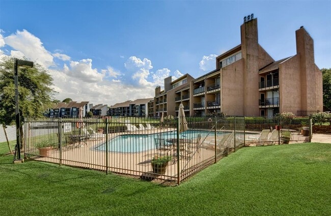 Building Photo - 12600 Melville Dr