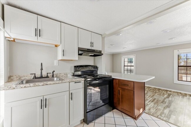 Building Photo - Charming Studio in a Great Location – $1,000/month