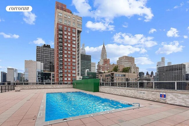 Building Photo - 300 E 40th St