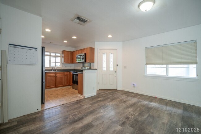 Building Photo - $3500 l 3 Bed / 2 Bath / 2 Parking IN SEA COUNTRY W 12 SOLAR PANELS