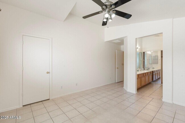 Building Photo - 10833 W Elm Ln