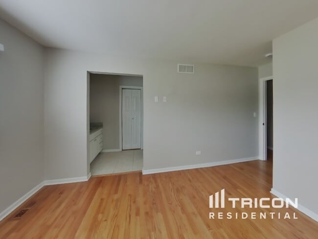 Building Photo - 1401 Oak Hill Ct