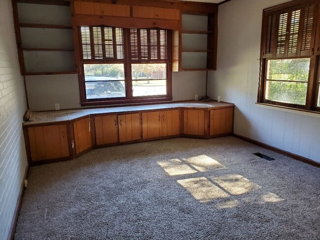 Building Photo - 1120 Edgewood Dr