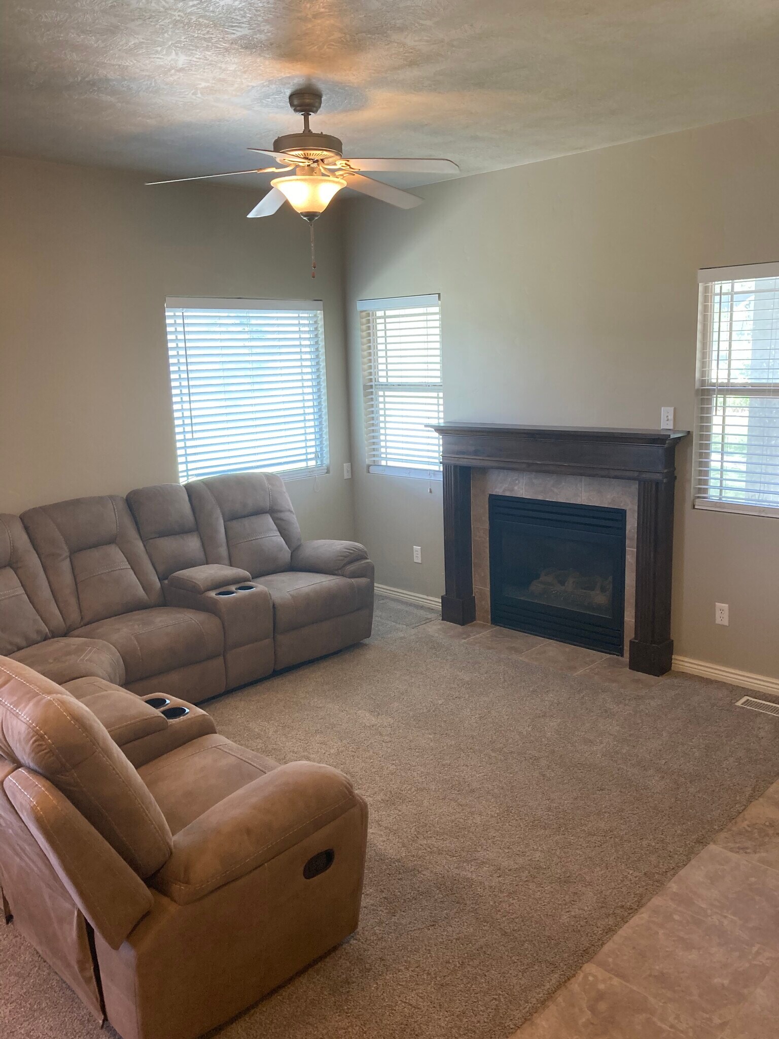Building Photo - 3883 E Cunninghill Dr