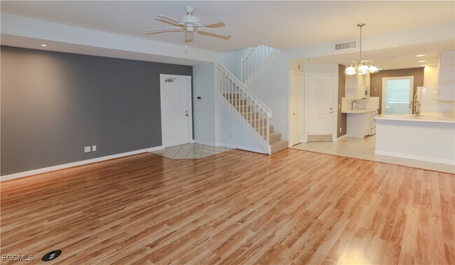 Building Photo - 5823 Cove Cir