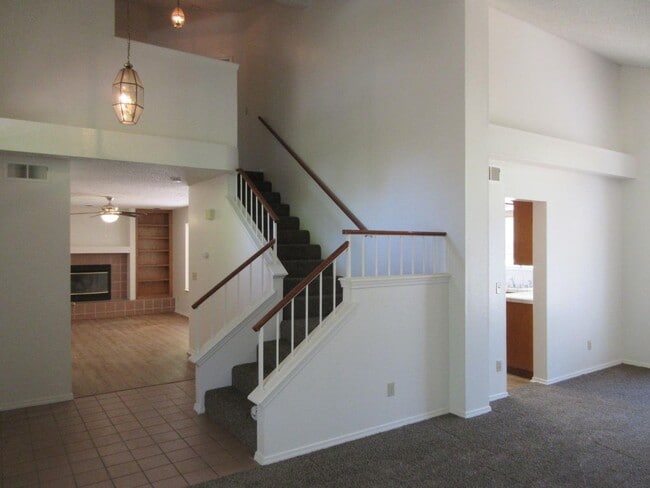 Building Photo - 4 Bed, 2.5 Bath Home with 3-Car Garage in Clovis Unified School District