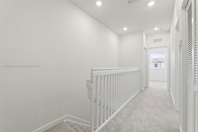 Building Photo - 2656 SE 28th St