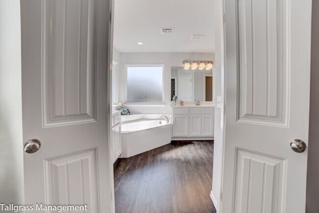 Building Photo - Pool + Park Community! 3/2/2 Plus Office!