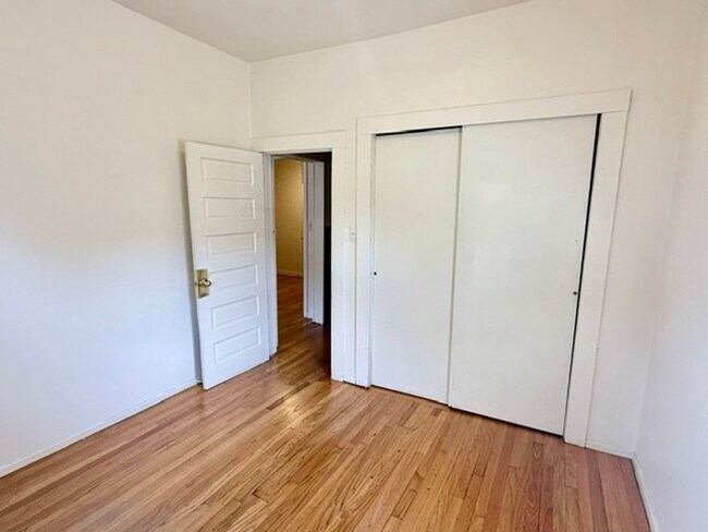 Building Photo - 4 Bedroom Single Family Home in West Haven