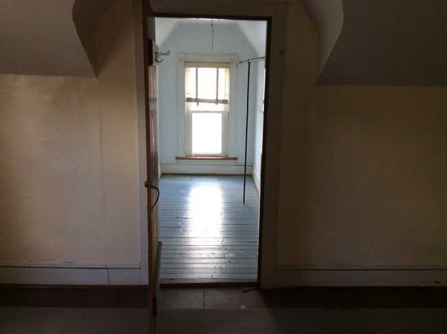 Building Photo - 418 Spruce Ave
