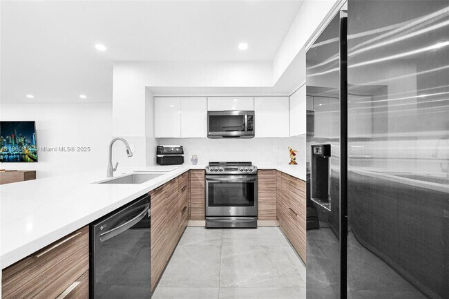 Building Photo - 15547 Braemar Ct