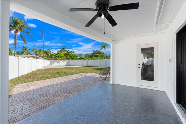 Building Photo - 455 SW 14th Ct