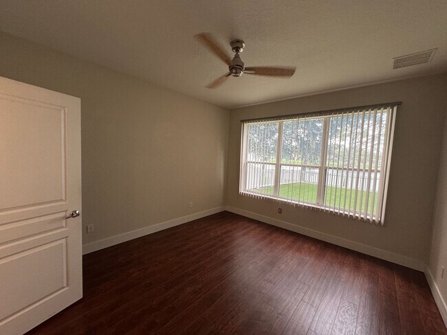 Building Photo - Spacious 4 Bedroom Spring Isle Home AVAILA...
