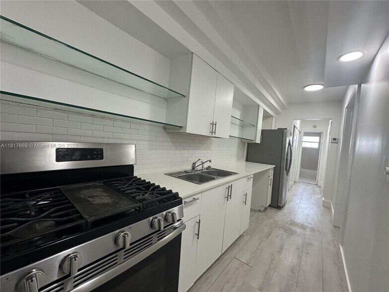 Building Photo - 525 Meridian Ave