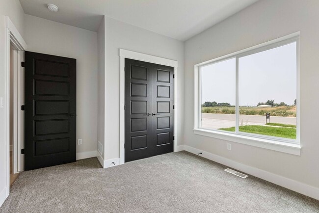 Building Photo - AWESOME 3 Bed 2 Bath Twin home in Sugar city