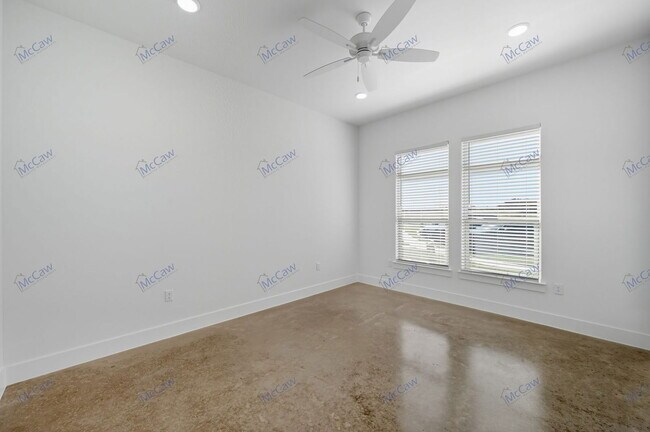 Building Photo - 102 Cardinal Wds