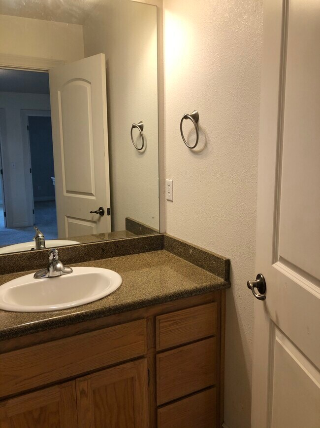 Building Photo - 813 Solano Cir