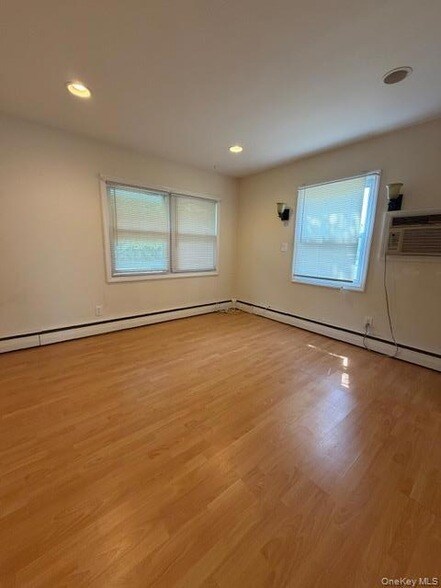 Building Photo - 3173 Roxbury Ln