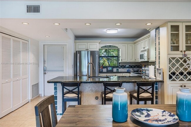 Building Photo - 96000 Overseas Hwy