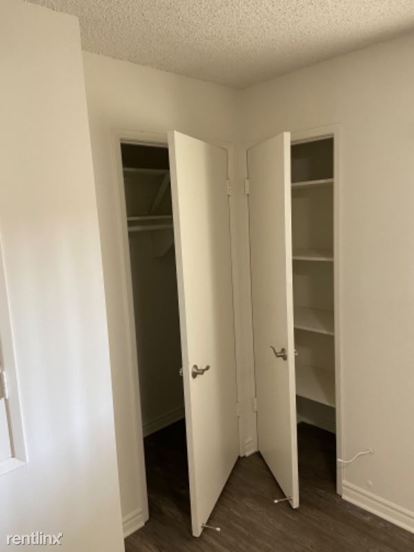 Building Photo - 420 N Loara St