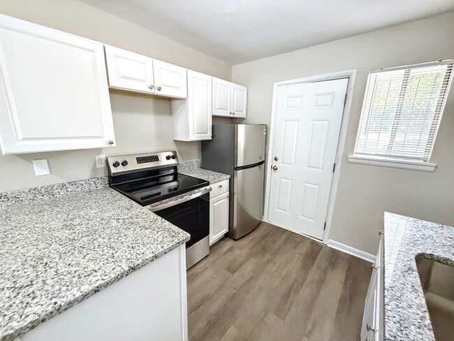 Building Photo - 7740 Rugby Ave