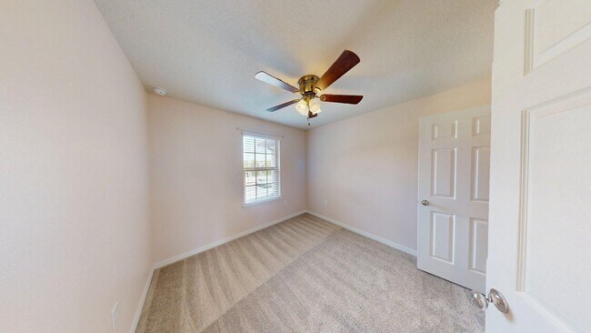 Building Photo - 3 BR 2.5 BA   TOWNHOME  - Bayberry Subdivi...