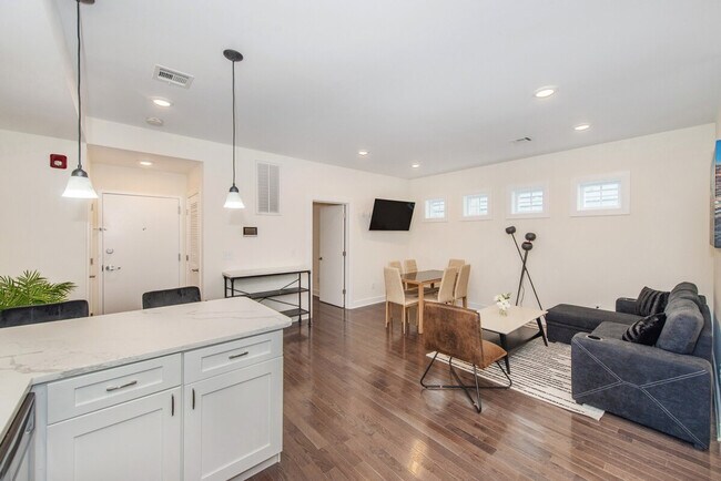 Building Photo - 1610 51st St