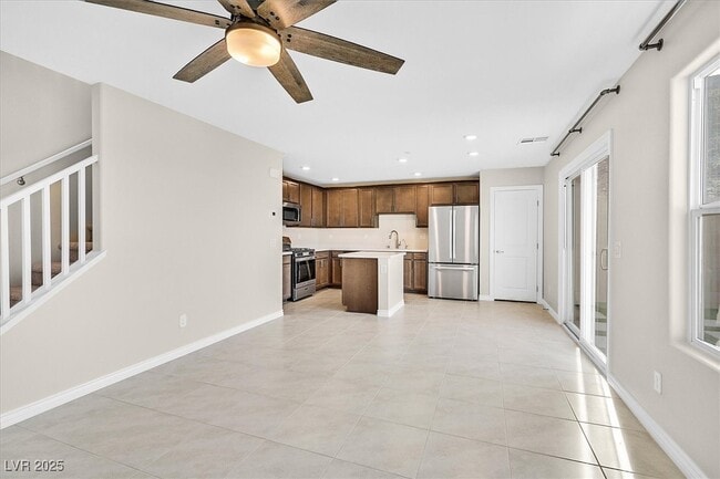 Building Photo - 366 Rosefinch St