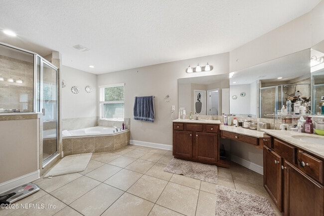 Building Photo - 705 W Kings College Dr