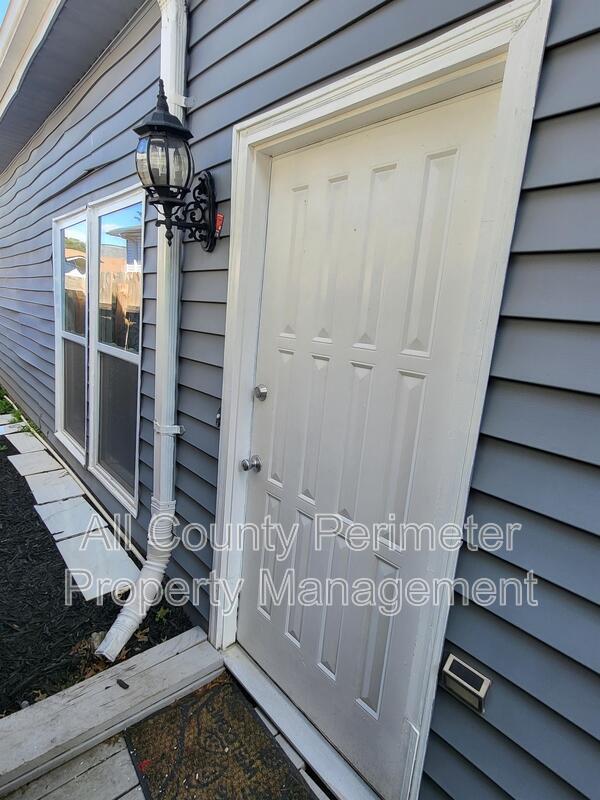Building Photo - 2957 Hawk Ct SE