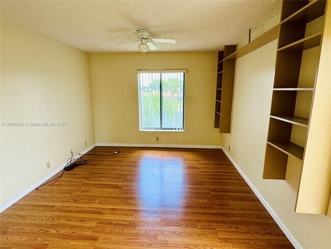 Building Photo - 806 Sky Pine Way