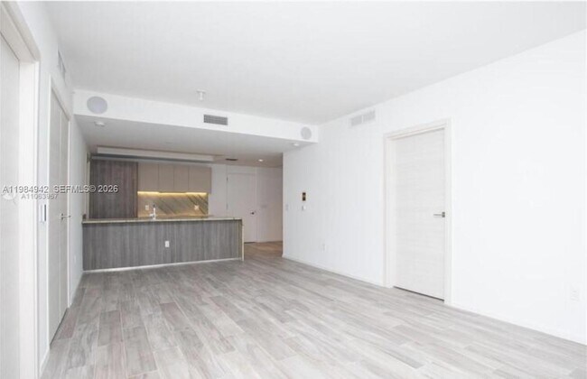 Building Photo - 801 S Miami Ave