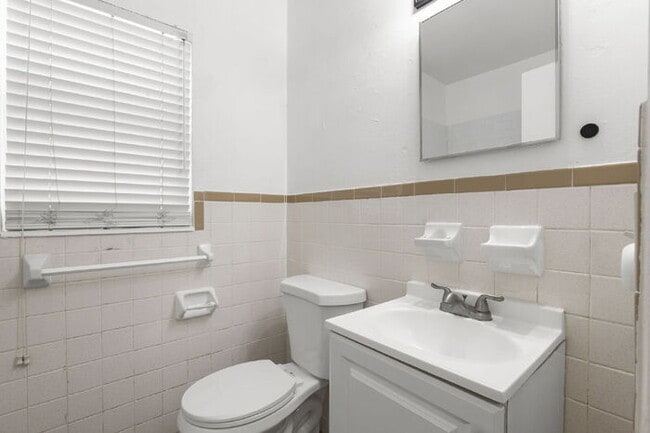 Building Photo - Home For Rent in St Pete!