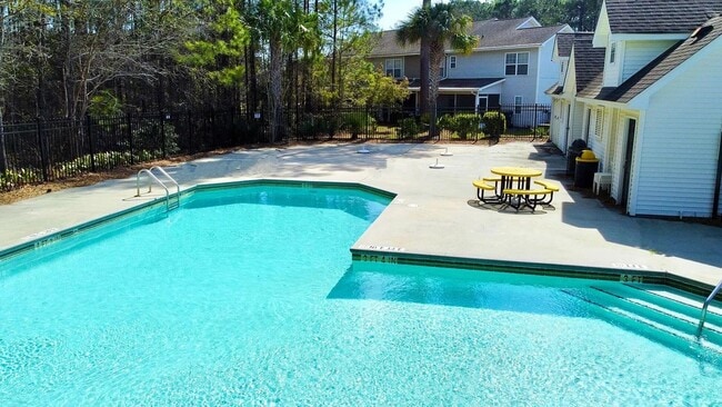 Building Photo - 3 Bedroom 2.5 Bath Townhouse in Lakeview Commons - Goose Creek