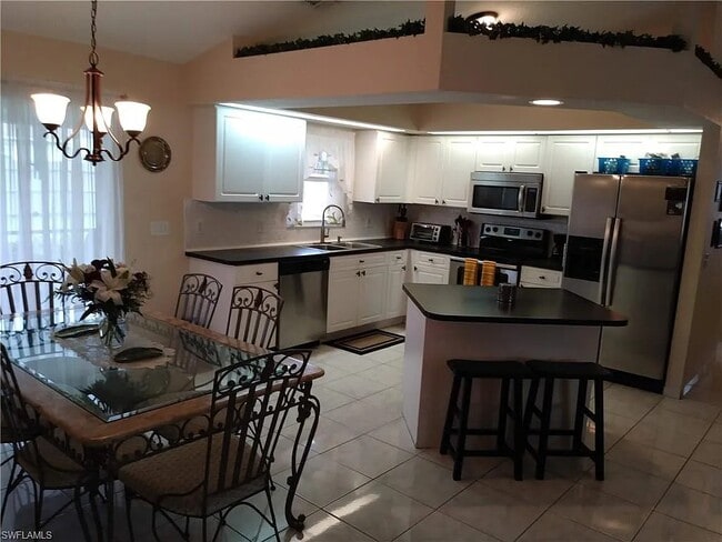 Building Photo - 502 NE 19th Ct