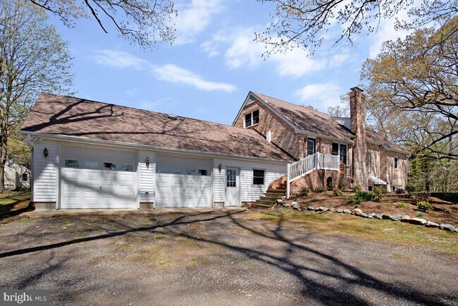 Building Photo - 9685 Howes Rd