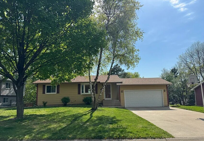 Building Photo - 6990 Redwing Ln