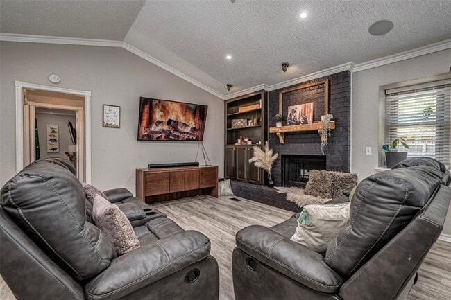 Building Photo - 8421 Woodhue Dr