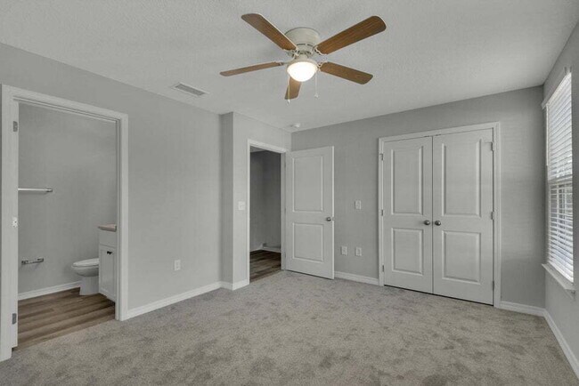 Building Photo - "Charming 2-Bed Townhouse Retreat in Fort Walton Beach with 2.5 Baths!"