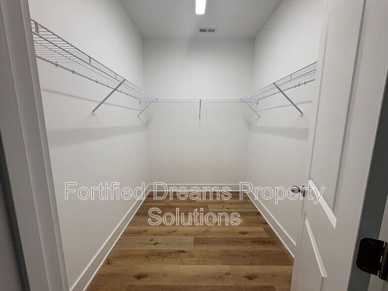 Building Photo - 3121 Chapel St