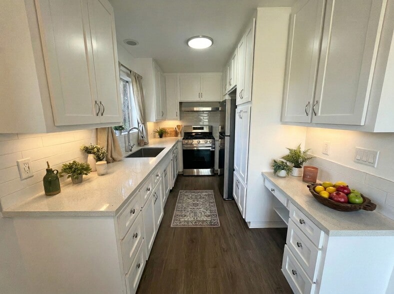 Building Photo - 2849 Waverly Dr