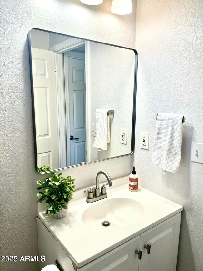 Building Photo - 1287 N Alma School Rd