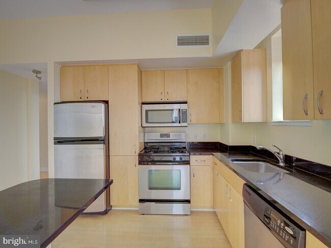 Building Photo - 475 K St NW