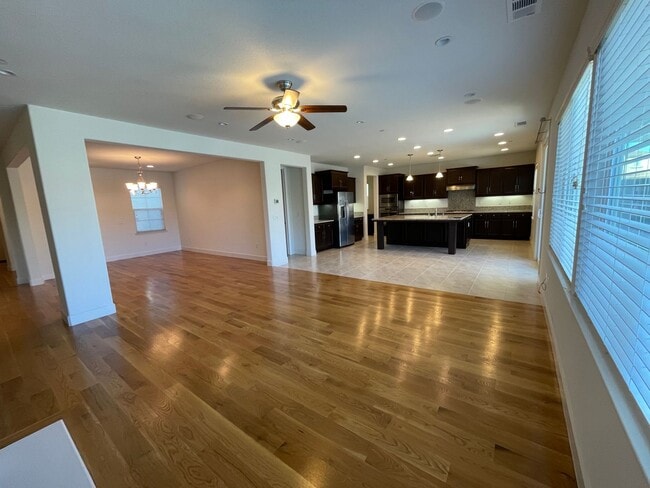 Building Photo - 2024 Newcastle Dr