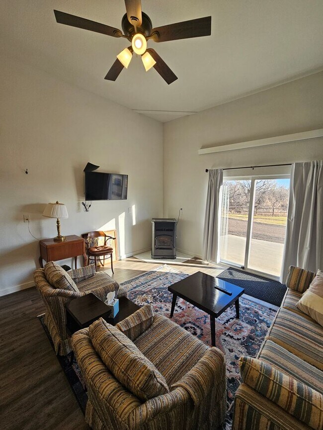 Building Photo - 1 BED | PLUS LOFT AREA | 1.5 BATH | FURNIS...