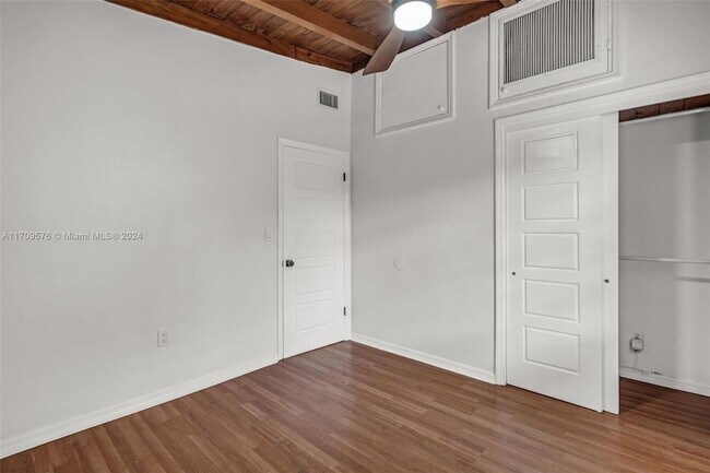 Building Photo - 6292 SW 31st St