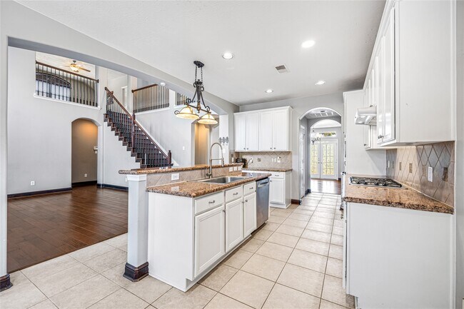 Building Photo - 8127 Edenwood Dr