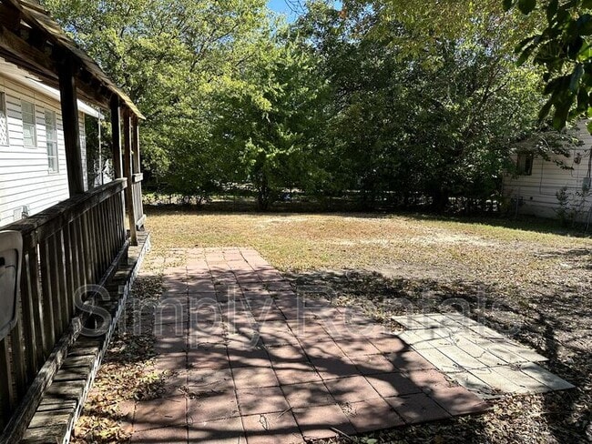 Building Photo - Poplar St 3211