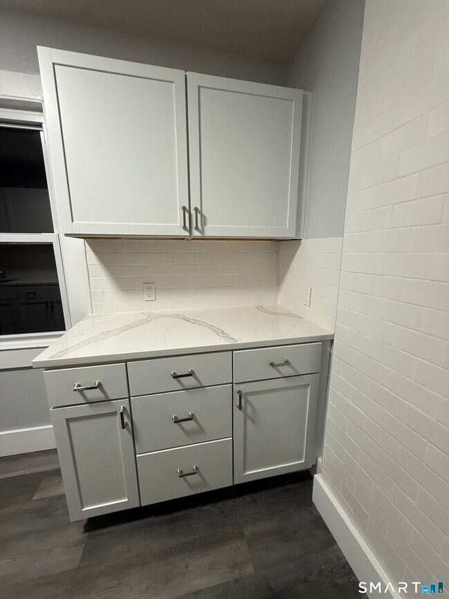 Building Photo - 36 Carver St